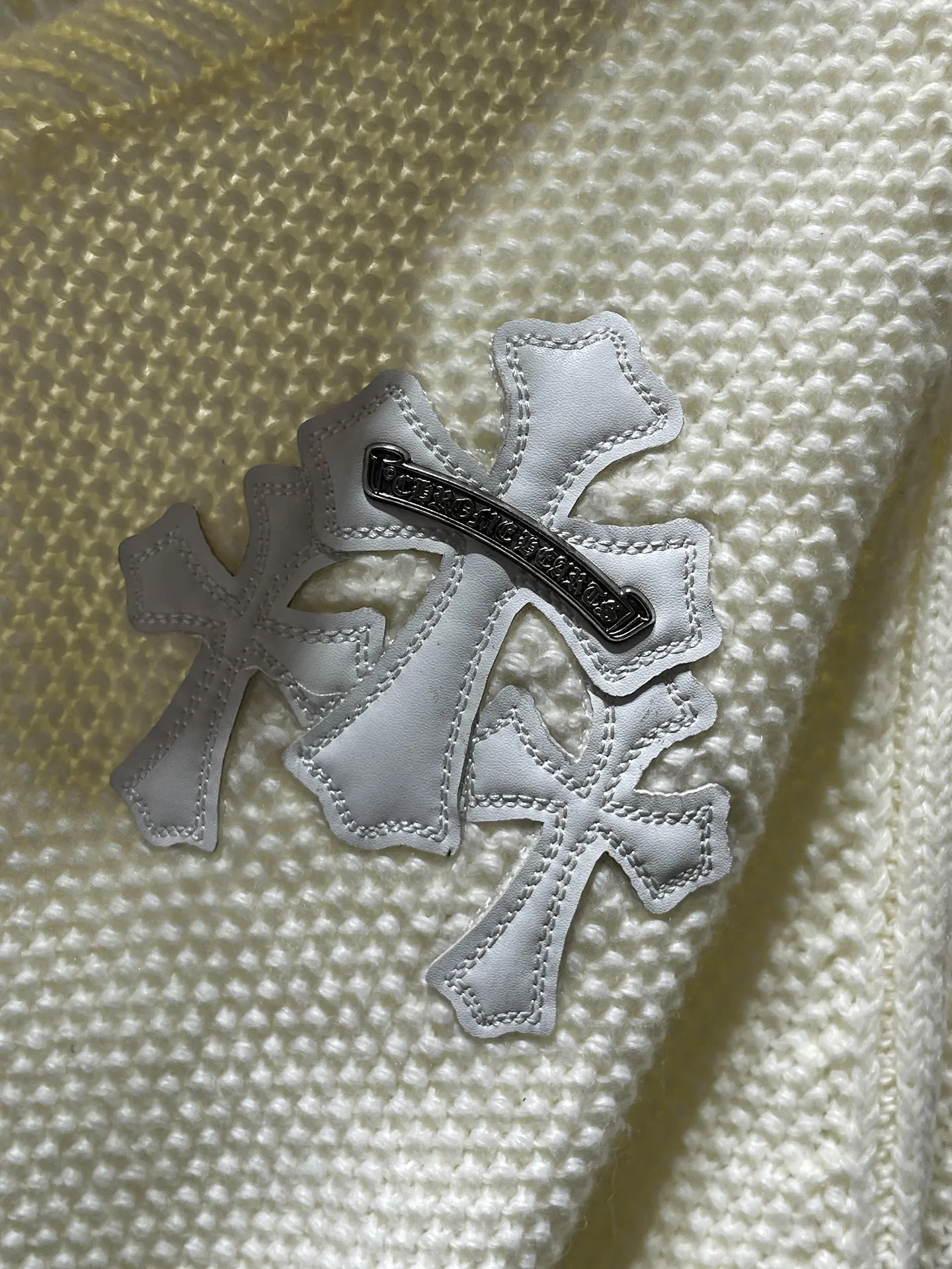 P296 Chrome Hearts sweater series Banana collar wool and leather silver button cardigan Single-breasted placket design All made of leather webbing Customized Chrome Hearts hardware buttons ➕ Leather logo embroidery on the chest Selected high-quality wool and 100% pure cotton knitted fabrics Not the ordinary version on the market! ! Recommended colors: black, white, gray Size: S, M, L, XL